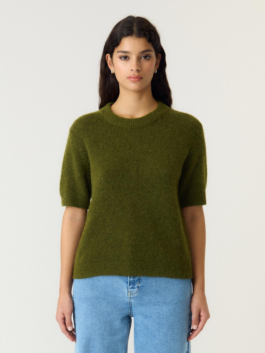 model_shot-front