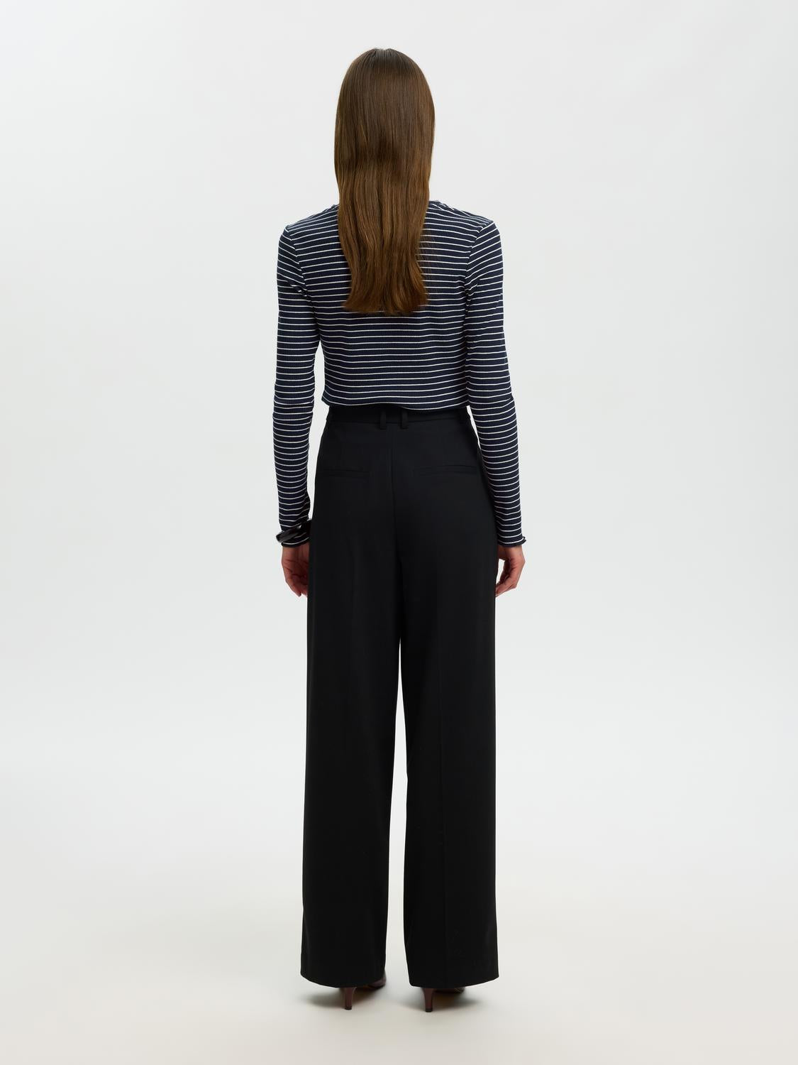 model_shot-back