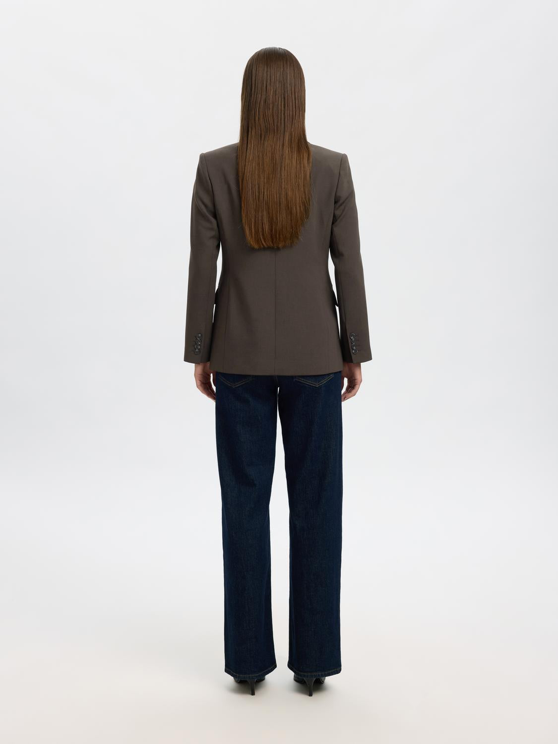 model_shot-back